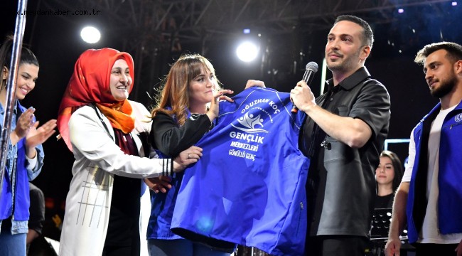 MANİSALILAR OĞUZHAN KOÇ KONSERİYLE COŞTU