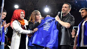 MANİSALILAR OĞUZHAN KOÇ KONSERİYLE COŞTU