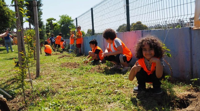 MİNİK ELLER DOĞA İLE İÇ İÇE