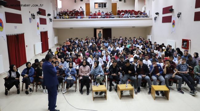 Öğrencilere ve Velilere Yönelik Motivasyon Semineri Düzenlendi