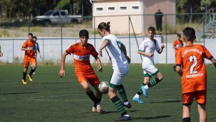 Okul Sporları Futbol Yıldızlar Kız ve Erkek Türkiye Şampiyonası Manisa'da Başladı