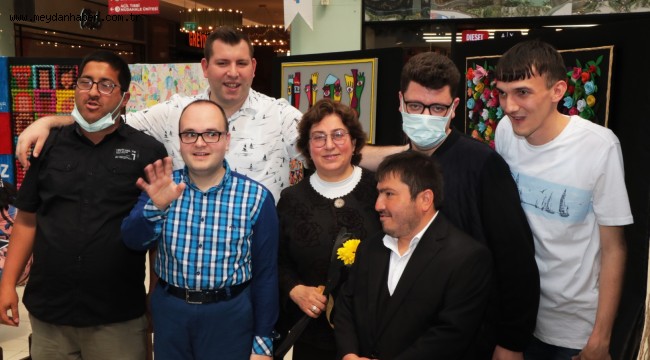 Özel öğrencilerden sanat sergisi