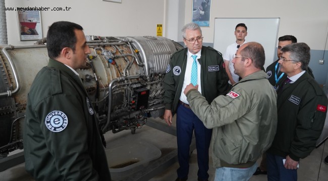 Rektör Budak uçak simülasyonu eğitimine katıldı