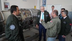 Rektör Budak uçak simülasyonu eğitimine katıldı