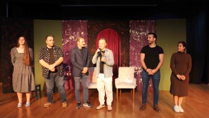 "Sahne Rüzgârları" Adlı Tiyatro Oyunu Kartal'da Sahnelendi