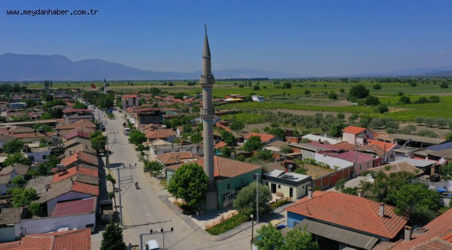 Saruhanlı Belediyesi 87 Yıllık Caminin Bahçesini Yeniledi