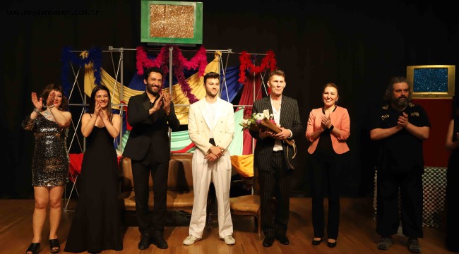 "Selvi Boylum Az Boyalım" Adlı Tiyatro Oyunu Kartal'da İzleyici ile Buluştu