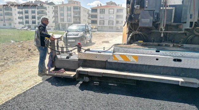 SİNCAN'DA ASFALT SERİM ÇALIŞMALARI ARALIKSIZ DEVAM EDİYOR