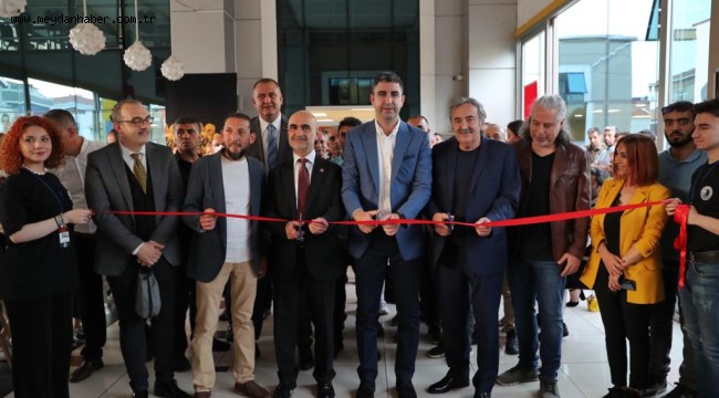 Uluslararası Üniversite Tiyatro Bölümleri Festivali'nin Açılışında Müjdat Gezen'e Onur Ödülü