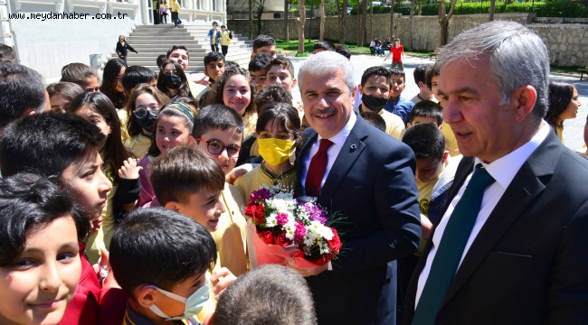 Valimiz Okullarda İncelemelerde Bulundu