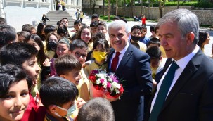 Valimiz Okullarda İncelemelerde Bulundu