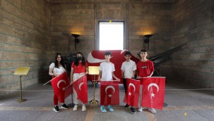 Yenimahalleli öğrenciler Ata'nın huzuruna çıktı