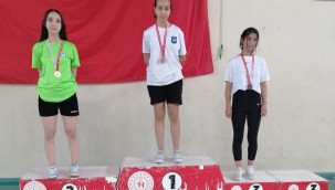 YUNUSEMRELİ GENÇ BADMİNTONCULARDAN 4 MADALYA