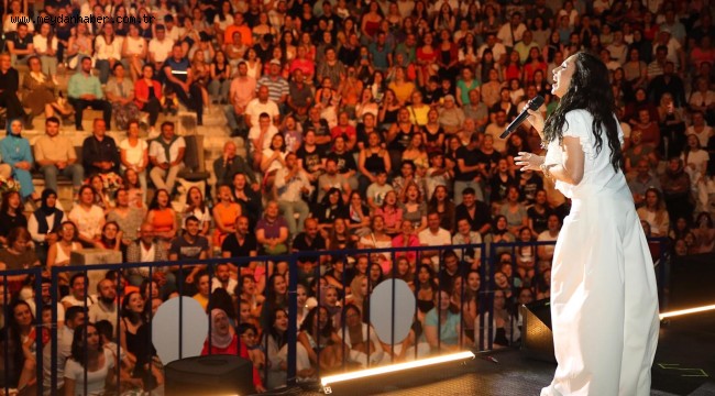 19 bin kişi ile muhteşem konser