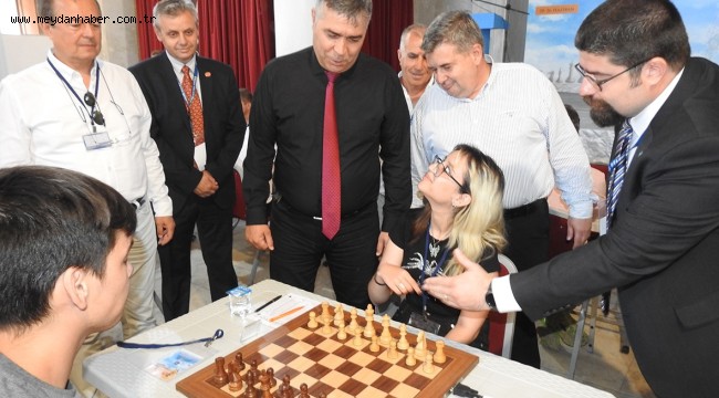 8. Çeşme Uluslararası Açık Satranç Turnuvası, 17 ülkeden 544 sporcunun katılımıyla başladı.