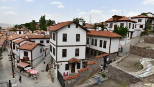 ABB ANKARA KALESİ EVLERİNİ İÇİNDE YAŞAYANLARI MAĞDUR ETMEDEN RESTORE EDİYOR