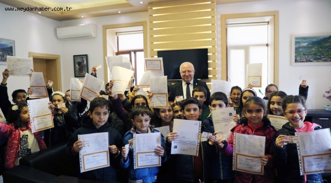 Başkan Gümüş'ten Karne Hediyesi Lunapark Bileti