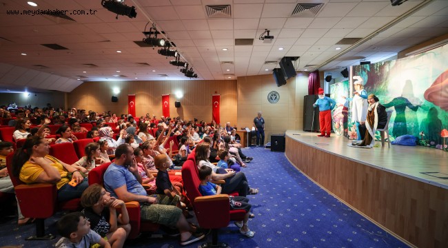 Bucalı minikler Dev Şirinler'le eğlendi