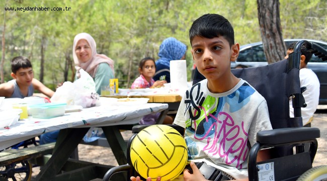BÜYÜKŞEHİR'DEN ÖZEL GEREKSİNİMLİ BİREYLERE ÖZEL PİKNİK ETKİNLİĞİ
