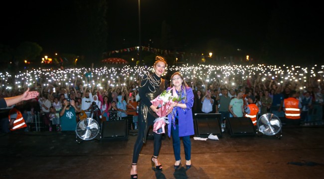 DEMET AKALIN "KADIN DOSTU KENT GAZİANTEP"TE KONSER VERDİ