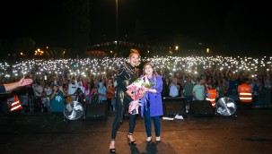 DEMET AKALIN "KADIN DOSTU KENT GAZİANTEP"TE KONSER VERDİ