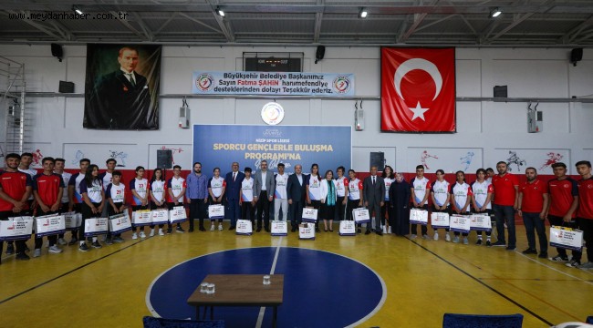 GAZİANTEP BÜYÜKŞEHİR'DEN NİZİP SPOR LİSESİ ÖĞRENCİLERİNE MALZEME YARDIMI