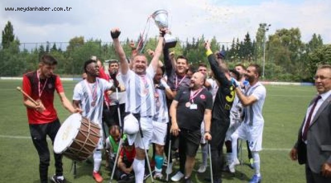 İzmir Büyükşehir Belediyesi Gençlik ve Spor Kulübü ilk üçte  Sezonu 19 galibiyetle tamamladı