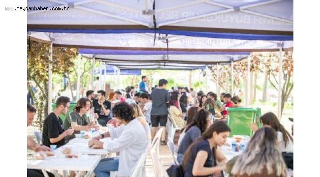 İzmir'in beş ilçesinde sekiz gençlik kampı açılıyor