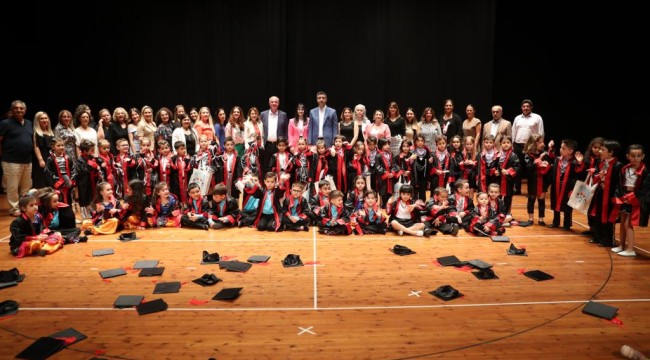 Kartal Belediyesi Kreş Öğrencilerinin Mezuniyet Heyecanı