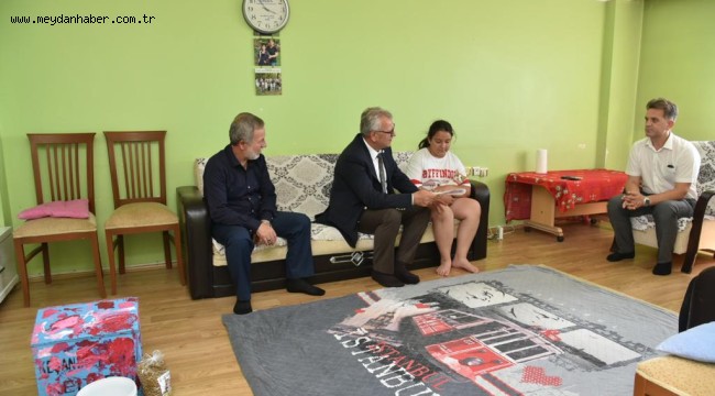 Keşan'da çocukların karne hediyesi sahipsiz sokak hayvanları