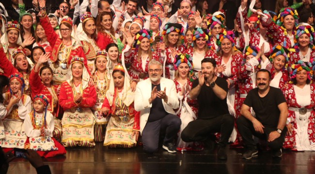 KÜÇÜKÇEKMECE BELEDİYESİ HALK DANSLARI TOPLULUĞU'NDAN MUHTEŞEM YIL SONU GÖSTERİSİ