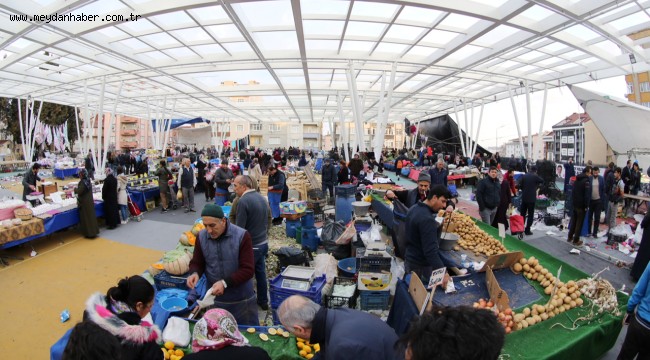 KÜÇÜKÇEKMECE'DE AÇIK HAVADA ALIŞVERİŞ KEYFİ BAŞLIYOR