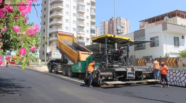 MERSİN BÜYÜKŞEHİR'İN YOL YAPIM EKİPLERİ, EĞRİÇAM MAHALLESİ'NDE ASFALT ÇALIŞMASI YAPIYOR