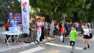 MERSİN BÜYÜKŞEHİR LGS'YE GİREN ÖĞRENCİLERİ SU İKRAMIYLA KARŞILADI