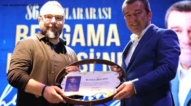 Mustafa Cihat Kılıç kendine has yorumuyla Bergama'yı mest etti