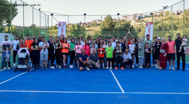 RAKETLER ÇARPIŞTI KAZANAN DOSTLUK OLDU