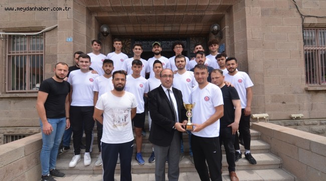 ŞAMPİYON KUMALAR SPOR'DAN BAŞKAN DR. MUSTAFA ÇÖL'E ZİYARET