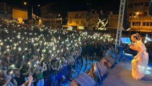 Sanatçı Tuğba Yurt binlerce seveni ile buluştu