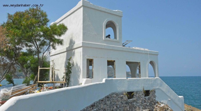 Şövalye Adası'nda imara aykırı binanın yıkımına başlandı