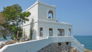 Şövalye Adası'nda imara aykırı binanın yıkımına başlandı