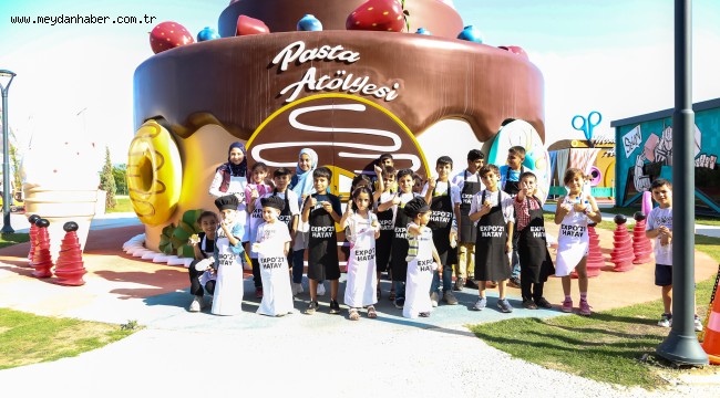 SURİYELİ SIĞINMACILAR EXPO'YU KEŞFETTİ