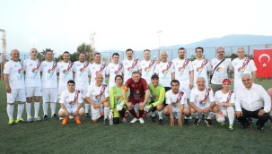 TURNUVANIN BAŞLAMA VURUŞUNU LÜTFÜ SAVAŞ YAPTI