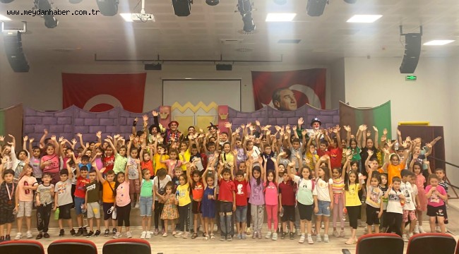 UYGUR ÇOCUK TİYATROSU KINIK'TA SAHNE ALDI