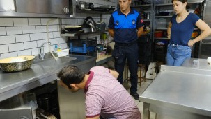 AYVALIK BELEDİYESİ ZABITA EKİPLERİNDEN BAYRAM ÖNCESİ SIKI DENETİMLER