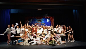 Genç İzmir'in ilk oyunu sahnede