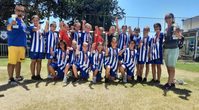 YUNUSEMRE'NİN ALTIN KIZLARI ALANYA'DA ÇİFTE KUPA KAZANDI