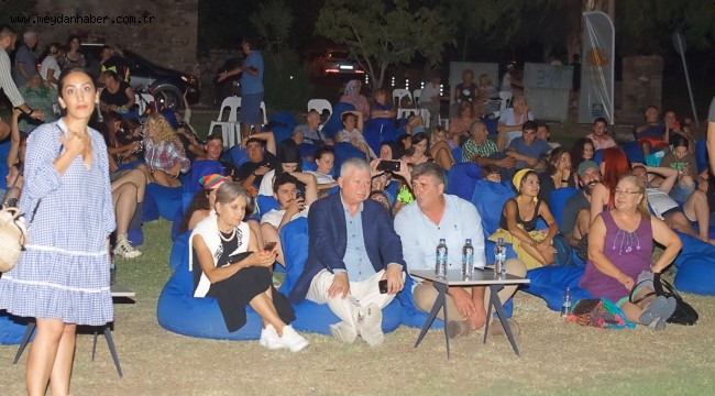 15'inci Türkiye Tiyatro Buluşması başladı  Başkan Soyer'e sanata desteği için onur ödülü