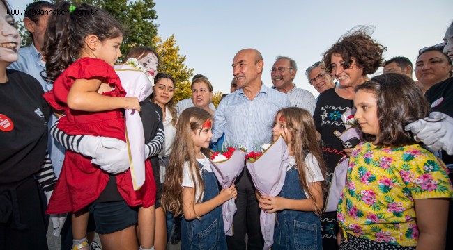 Başkan Soyer Bayındır'daki çiftçi şenliğinde konuştu