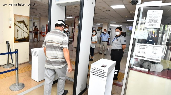 Eşrefpaşa Hastanesi metal kapı dedektörü uygulamasına geçti Sağlık emekçilerine azami koruma