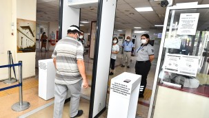 Eşrefpaşa Hastanesi metal kapı dedektörü uygulamasına geçti Sağlık emekçilerine azami koruma
